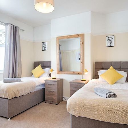 Off Road Parking, Garden, Tv In Every Room Swansea Bagian luar foto