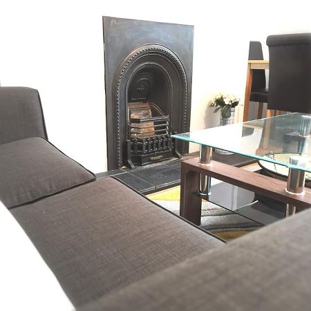 Off Road Parking, Garden, Tv In Every Room Swansea Bagian luar foto