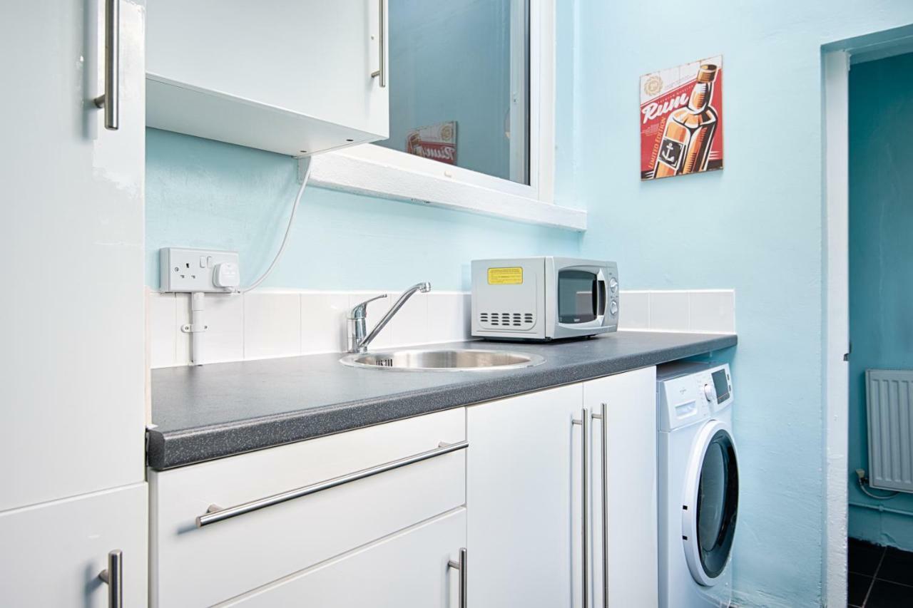 Off Road Parking, Garden, Tv In Every Room Swansea Bagian luar foto