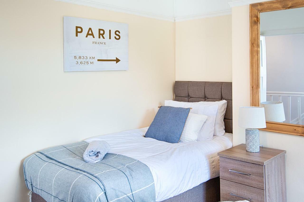 Off Road Parking, Garden, Tv In Every Room Swansea Bagian luar foto