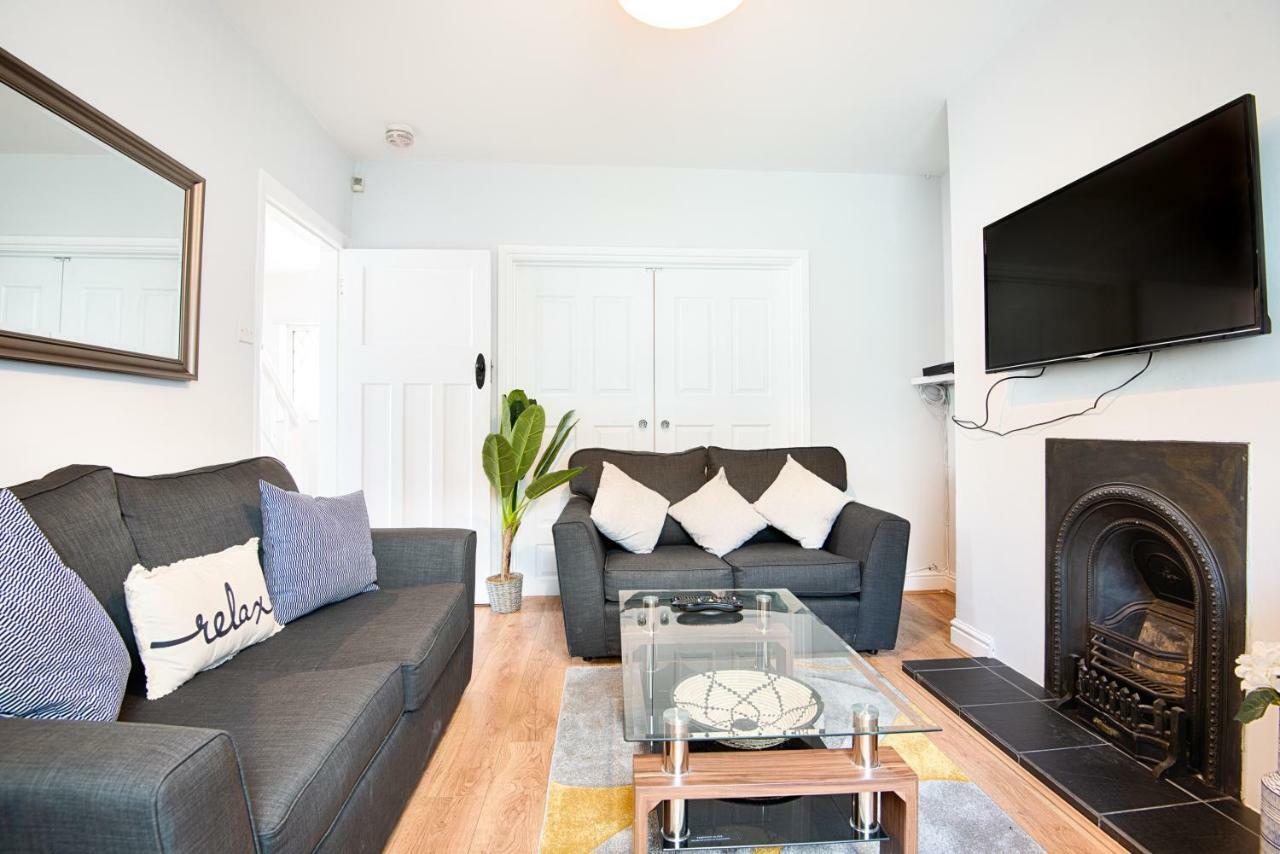 Off Road Parking, Garden, Tv In Every Room Swansea Bagian luar foto