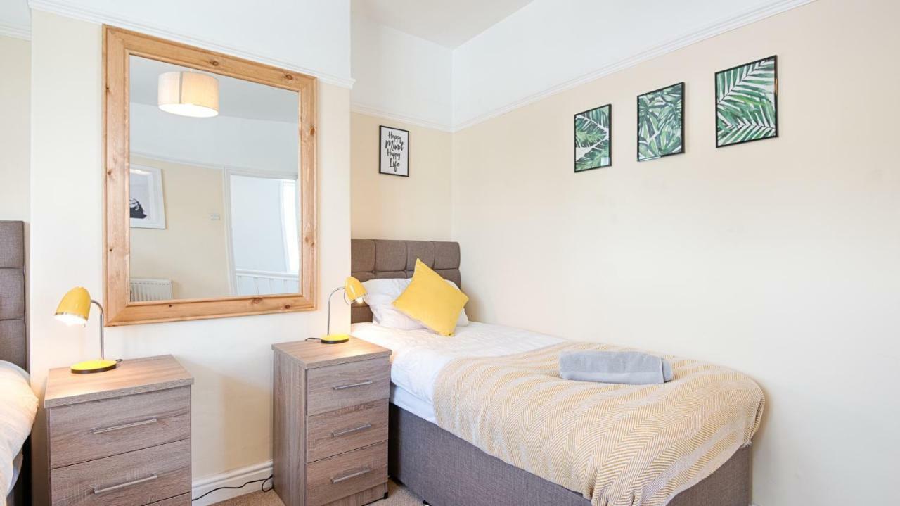 Off Road Parking, Garden, Tv In Every Room Swansea Bagian luar foto