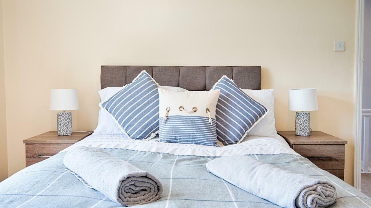 Off Road Parking, Garden, Tv In Every Room Swansea Bagian luar foto