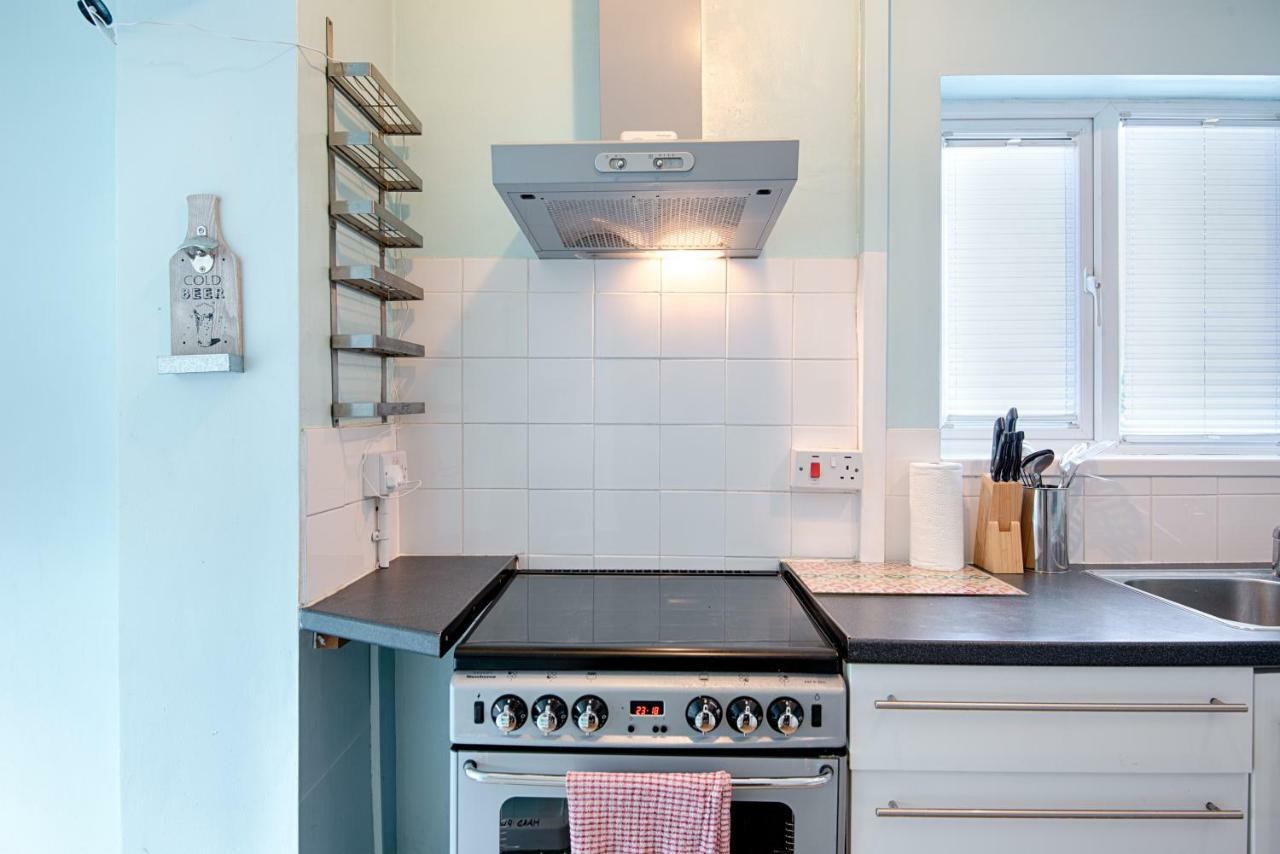 Off Road Parking, Garden, Tv In Every Room Swansea Bagian luar foto