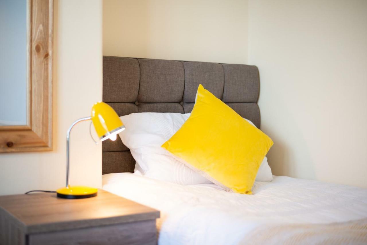 Off Road Parking, Garden, Tv In Every Room Swansea Bagian luar foto