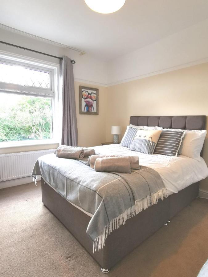 Off Road Parking, Garden, Tv In Every Room Swansea Bagian luar foto